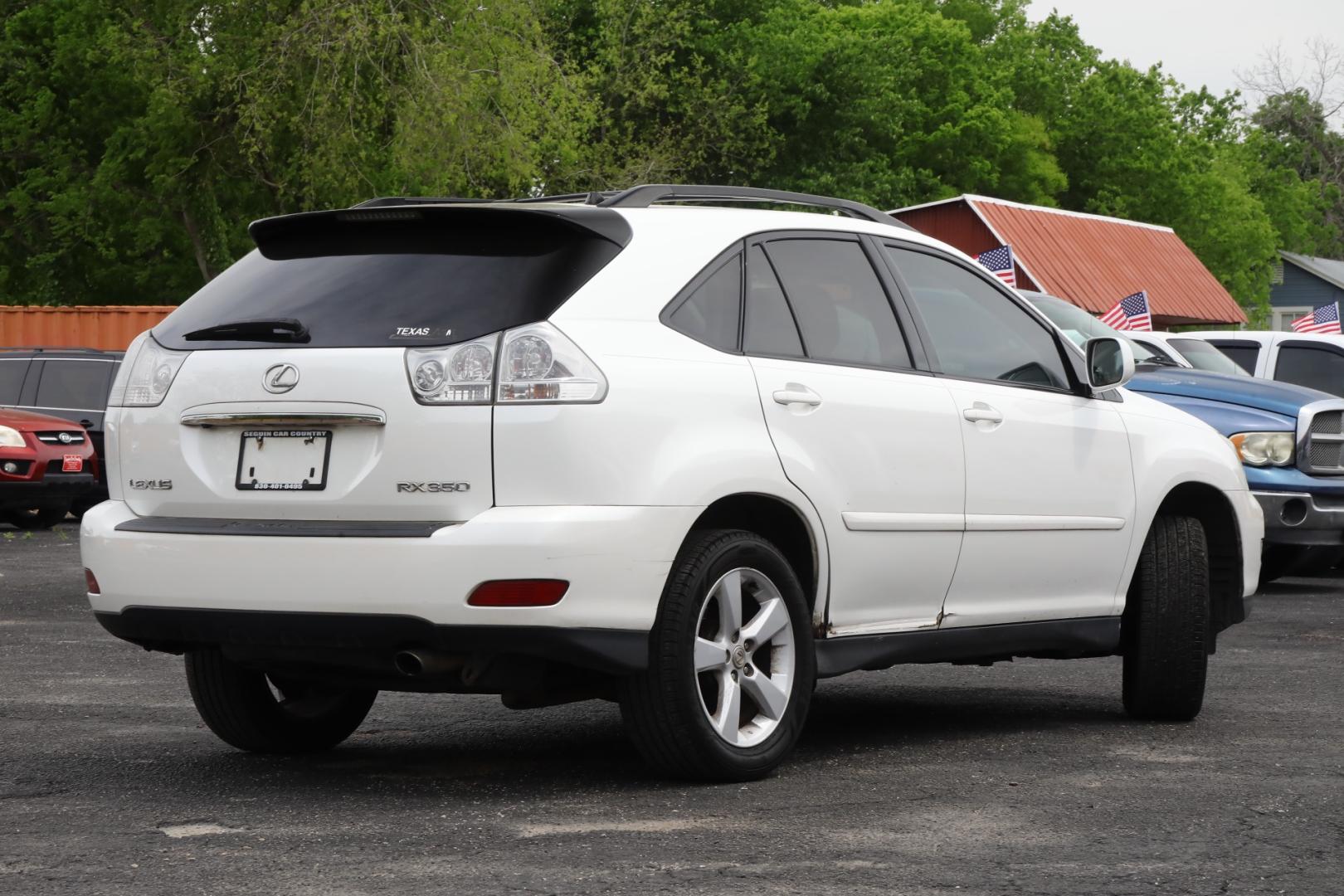 2007 WHITE LEXUS RX 350 FWD (2T2GK31U77C) with an 3.5L V6 DOHC 24V engine, 5-SPEED AUTOMATIC transmission, located at 420 E. Kingsbury St., Seguin, TX, 78155, (830) 401-0495, 29.581060, -97.961647 - Photo#4